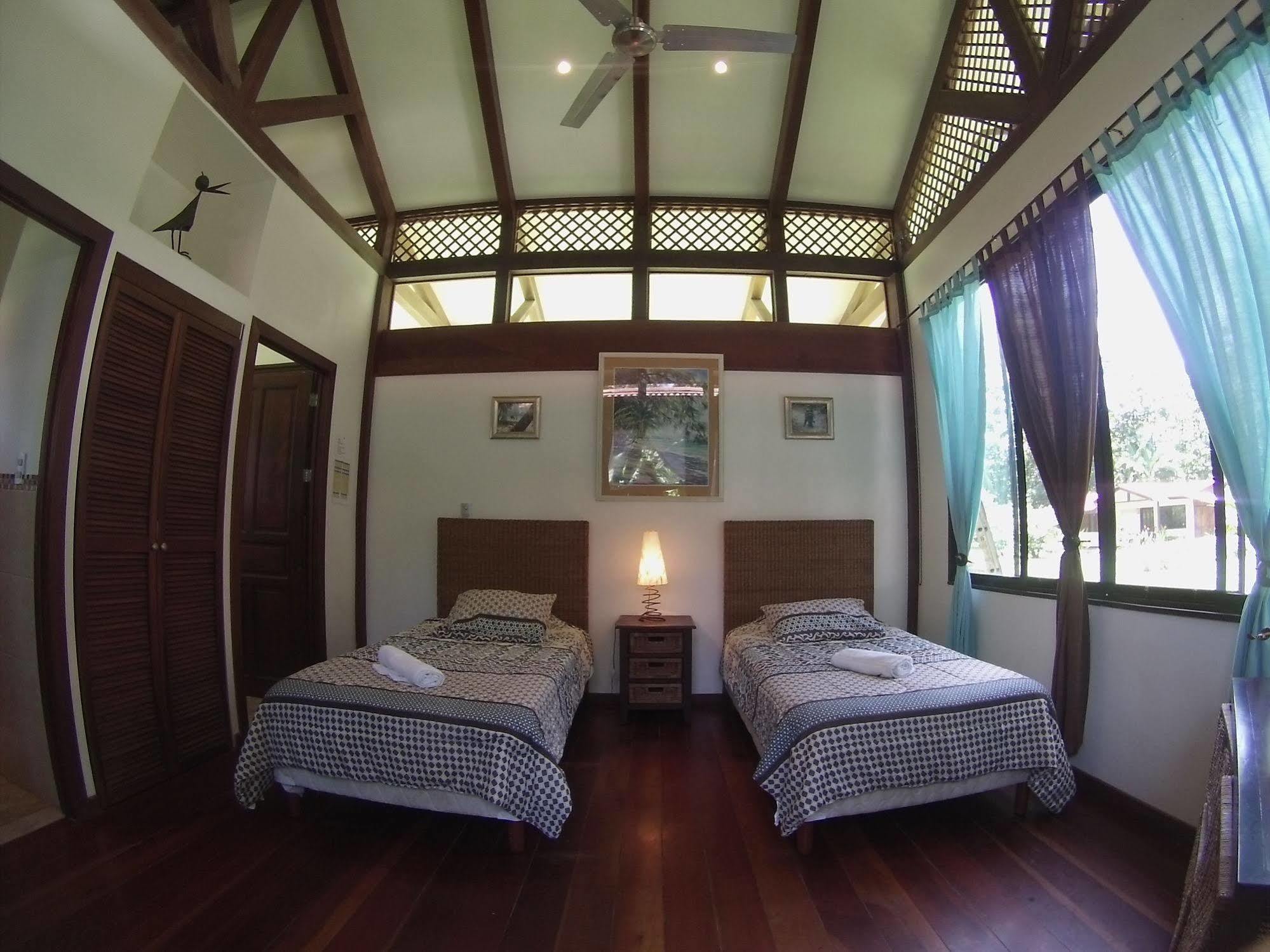 肯那奇山林小屋 Puerto Viejo de Talamanca 外观 照片